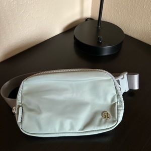 Lululemon Everywhere Belt Bag-brand new/never used